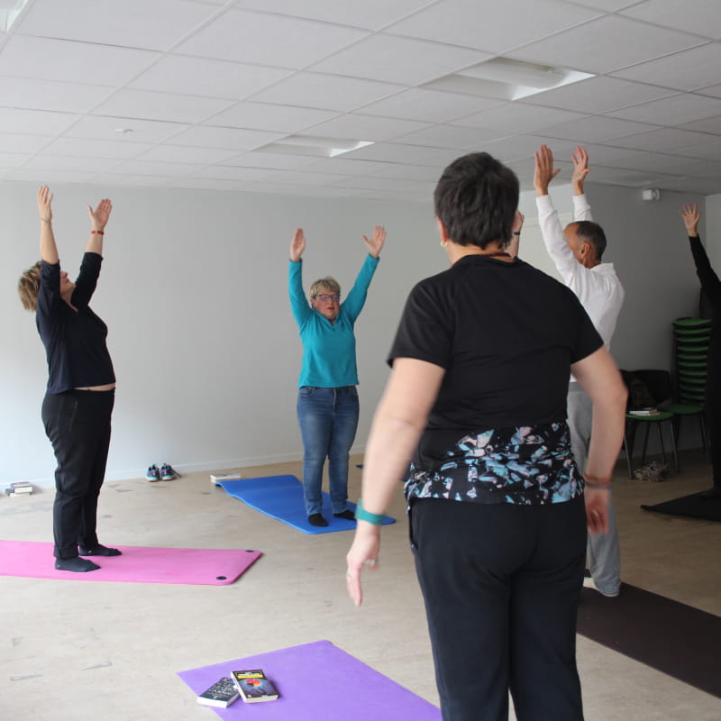 Séance de yoga séniors ou personne à mobilité réduite