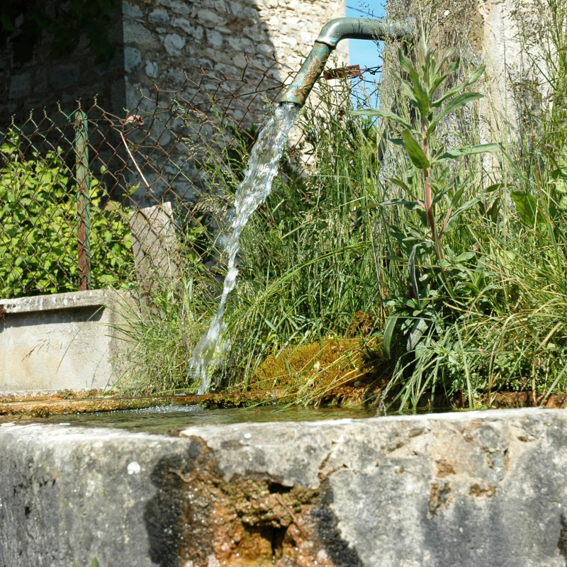 Fontaine de Courtenay, commune des Balcons du Dauphiné