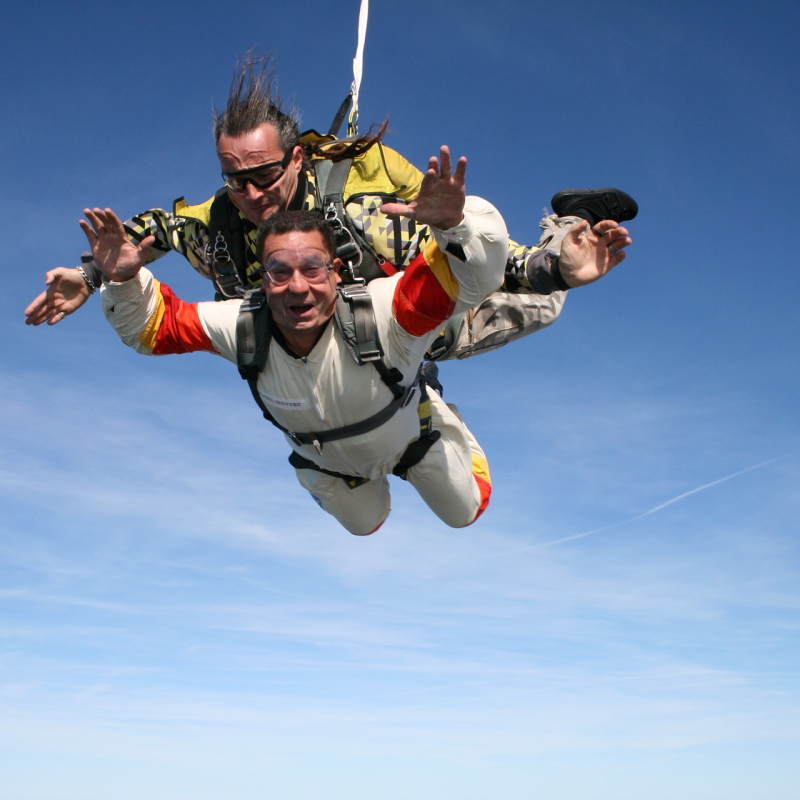 Parachute jumping with Évolution 2