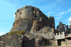 Partez à la découverte du château de Murol, qui a accueilli le tournage de 