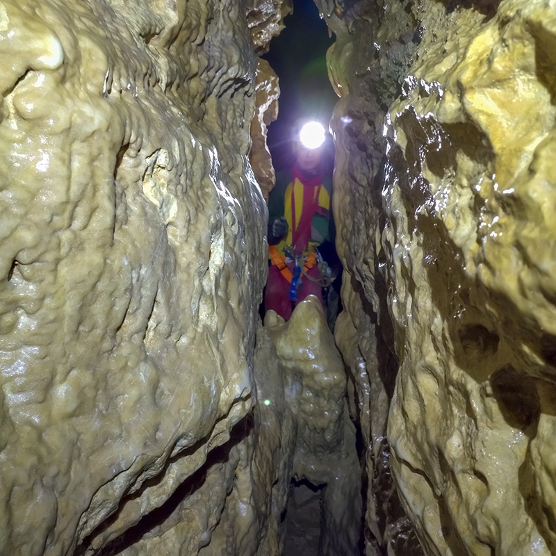 Spéléologie verticale - grotte des Eymards