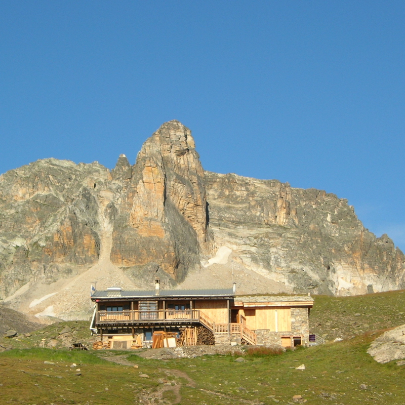 Thabor Refuge - wild weekend under the protection of a mythical summit