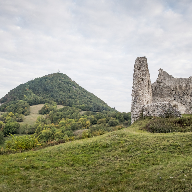 Bourg et ruines du château de Chaumont
