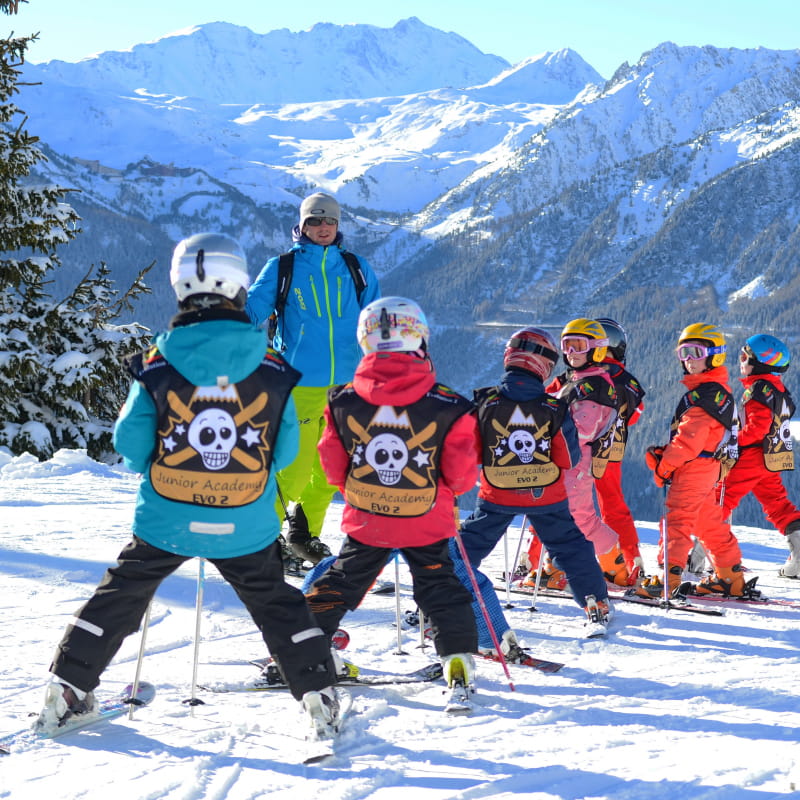 Apprentissage personnalisé du ski pour offrir à vos enfants une expérience unique et ludique. A partir de 3 ans.