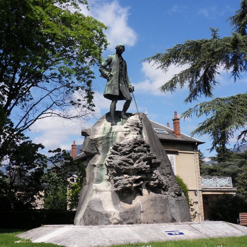 Jean-Jacques Rousseau statue